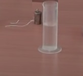 Измерение объёмы воды в мензурке